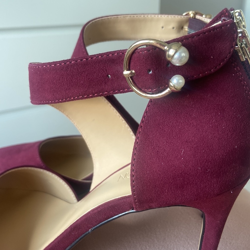 Burgundy Heels with Gold & Pearl Detailing - Picture 5 of 7